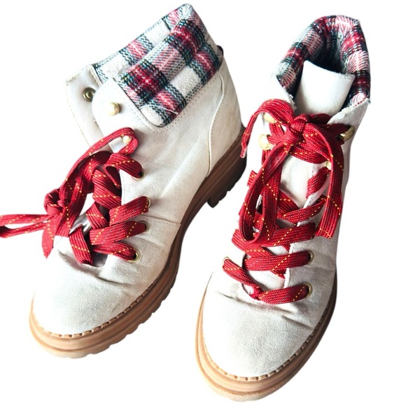 SO White and Red Winter Boots with Plaid Accents 6.5 - Picture 3 of 8